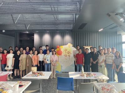 ���������� ��������Բ���ڸ����ʵ��˶��л�������